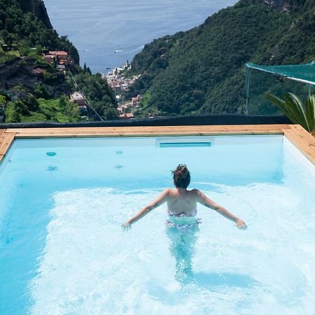 Il Paradiso Sul Mare Apartment Scala Bagian luar foto