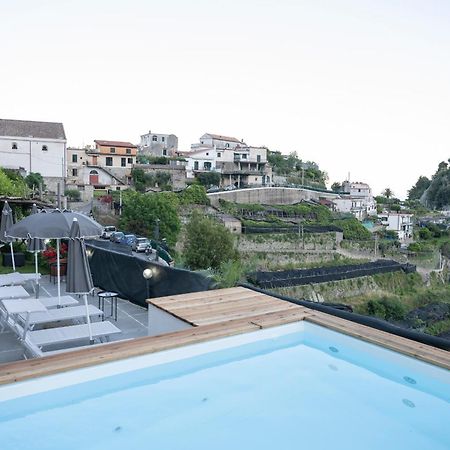 Il Paradiso Sul Mare Apartment Scala Bagian luar foto