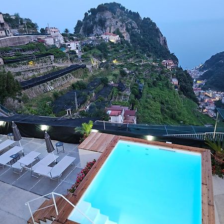 Il Paradiso Sul Mare Apartment Scala Bagian luar foto