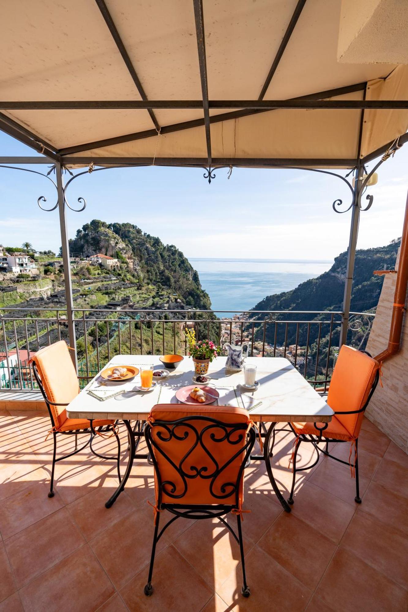 Il Paradiso Sul Mare Apartment Scala Bagian luar foto