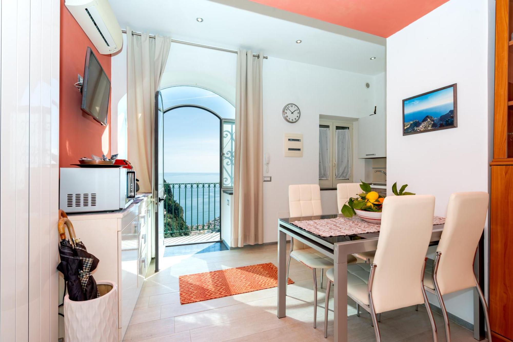 Il Paradiso Sul Mare Apartment Scala Bagian luar foto