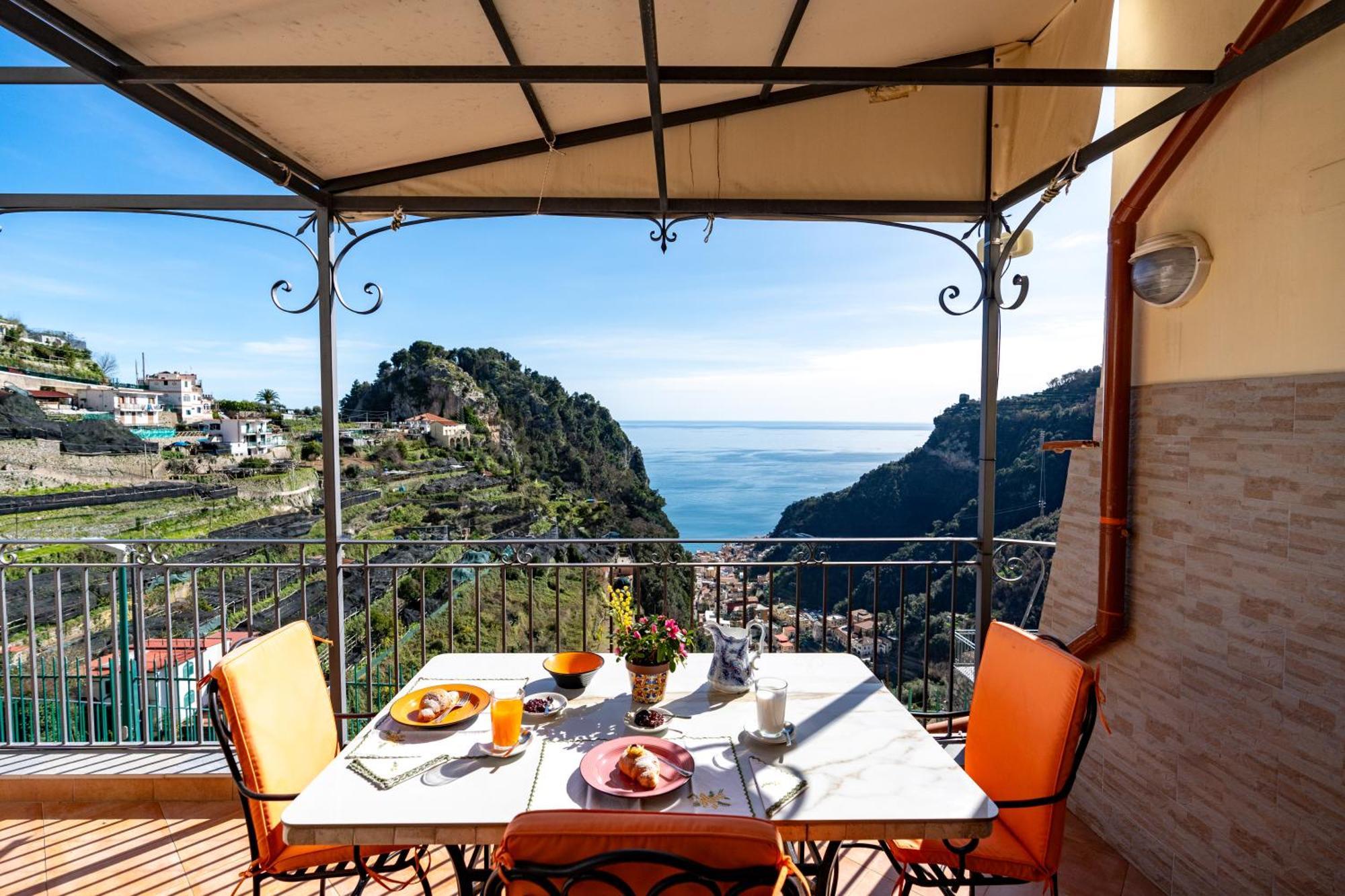 Il Paradiso Sul Mare Apartment Scala Bagian luar foto