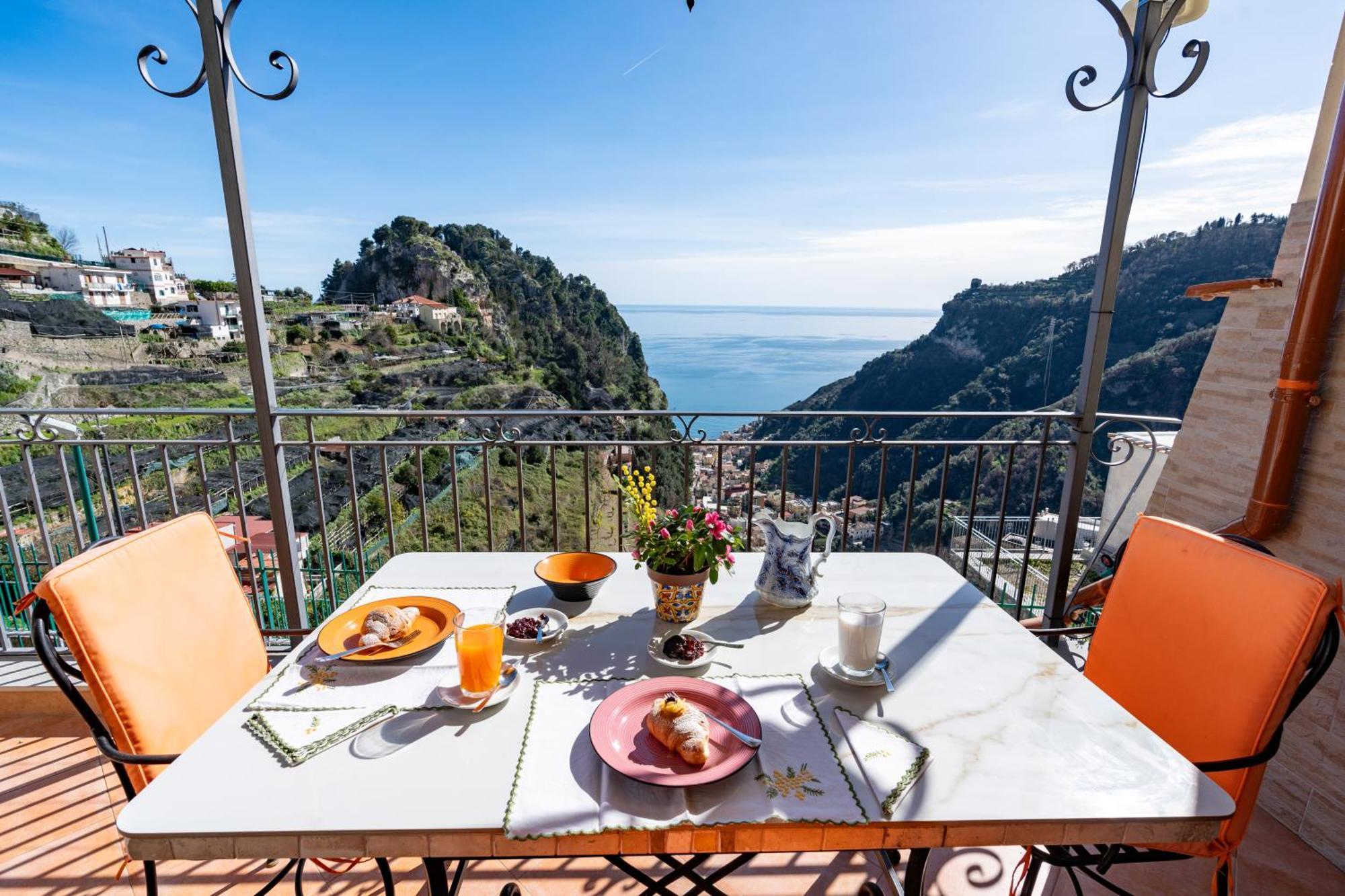 Il Paradiso Sul Mare Apartment Scala Bagian luar foto