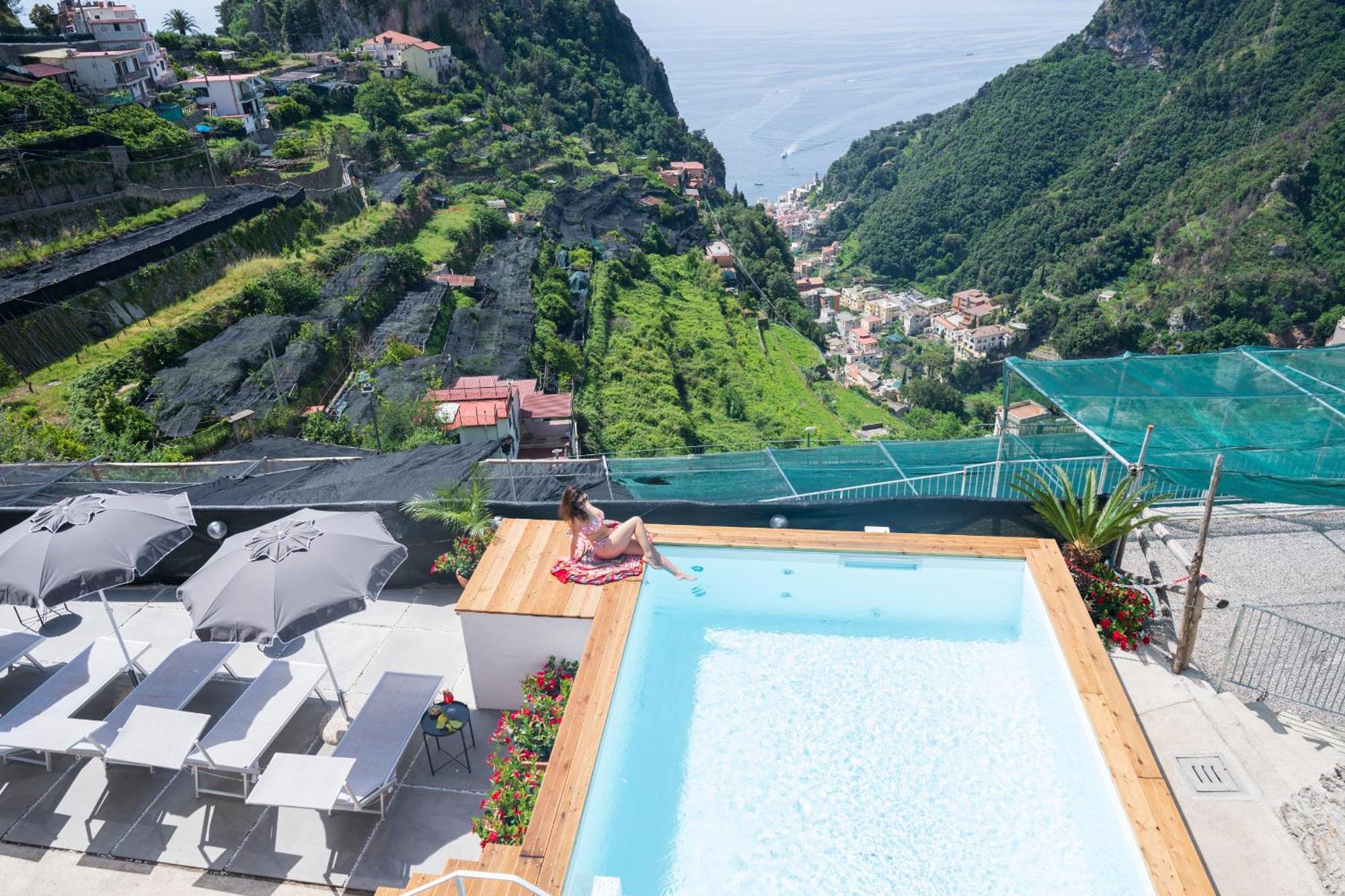 Il Paradiso Sul Mare Apartment Scala Bagian luar foto