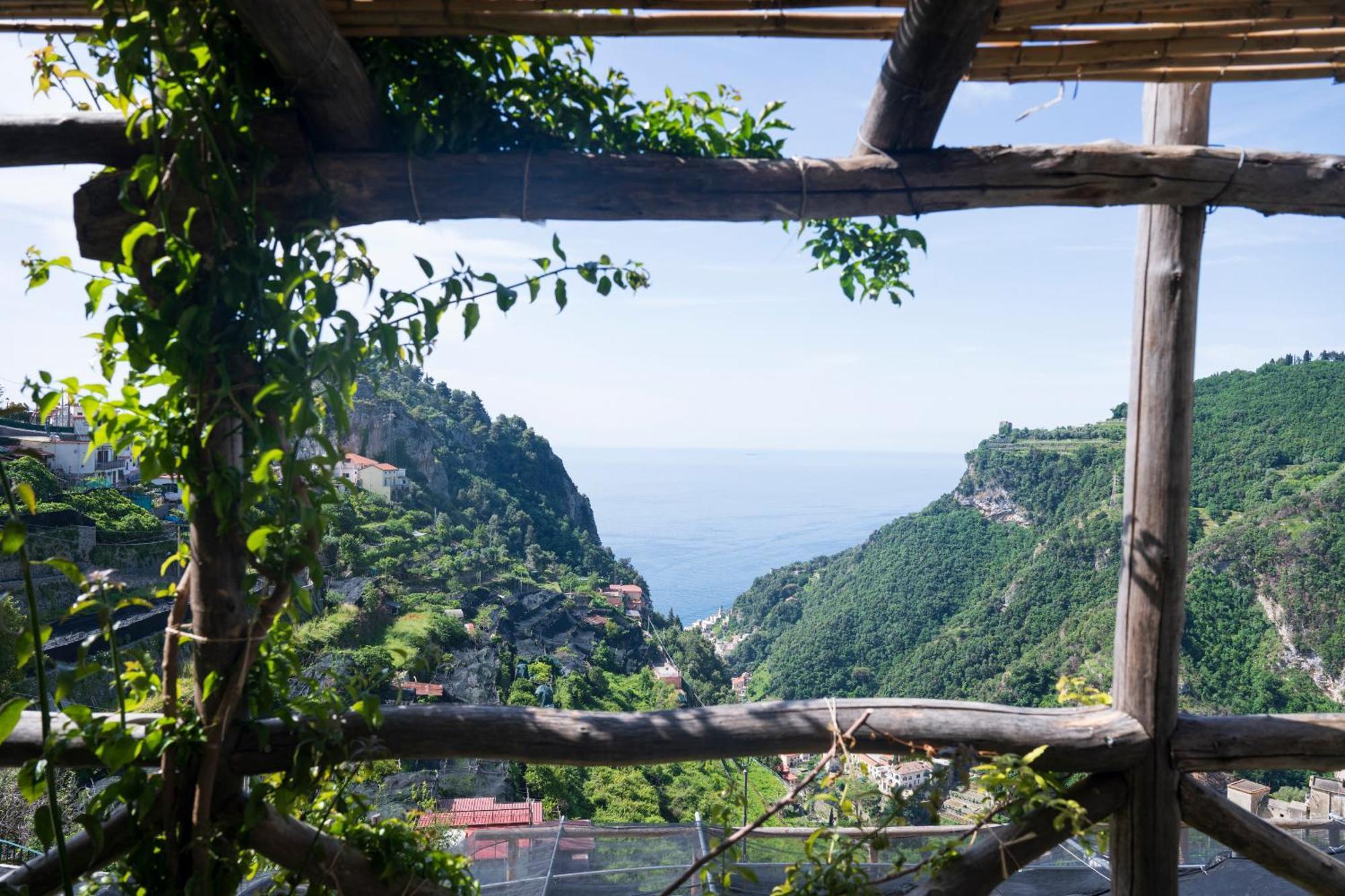 Il Paradiso Sul Mare Apartment Scala Bagian luar foto