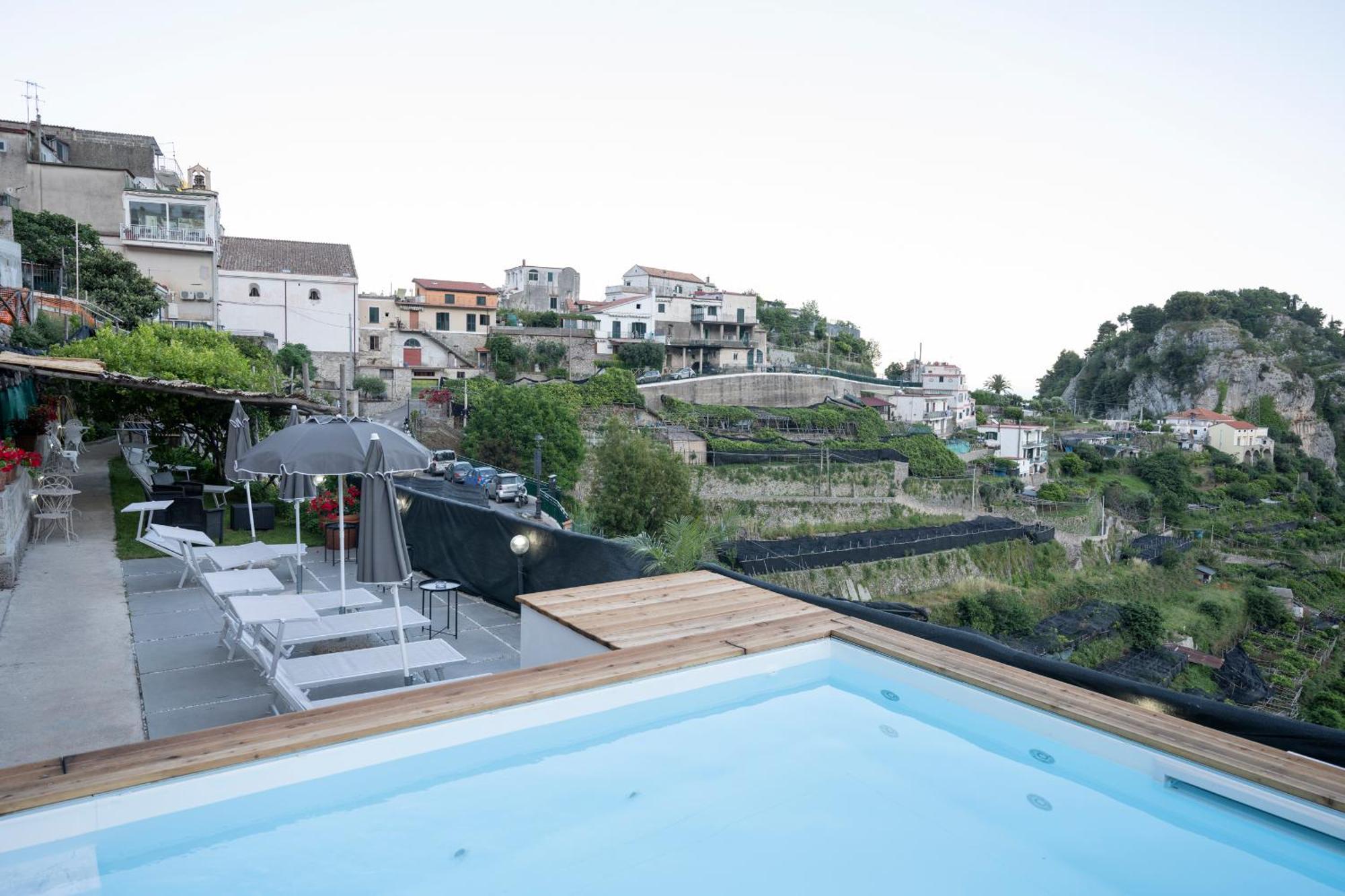 Il Paradiso Sul Mare Apartment Scala Bagian luar foto