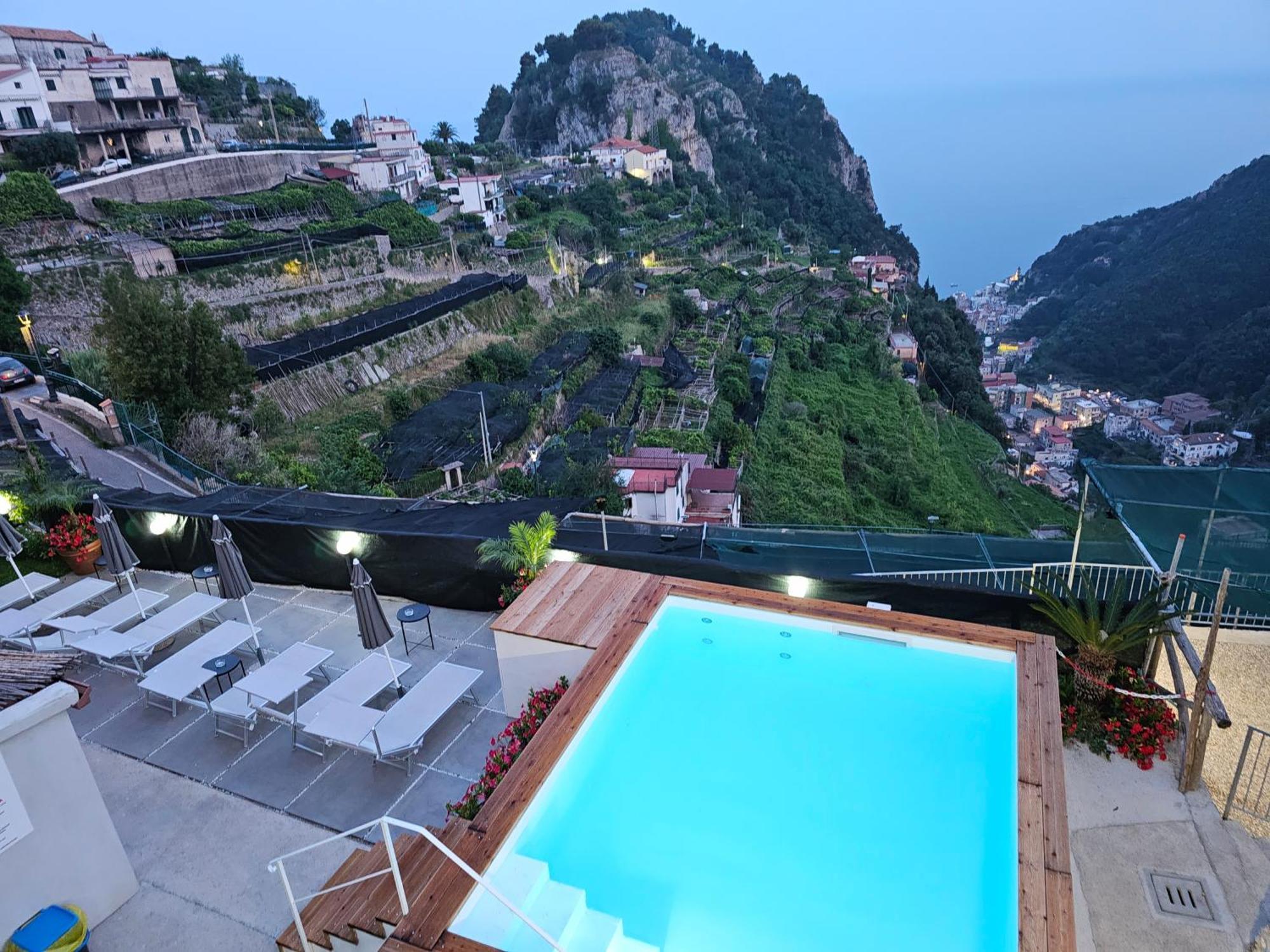 Il Paradiso Sul Mare Apartment Scala Bagian luar foto