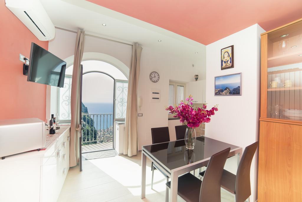 Il Paradiso Sul Mare Apartment Scala Bagian luar foto