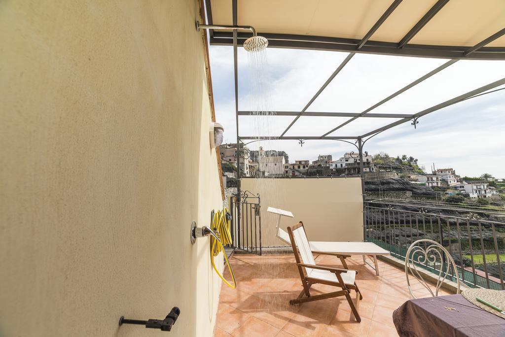 Il Paradiso Sul Mare Apartment Scala Bagian luar foto