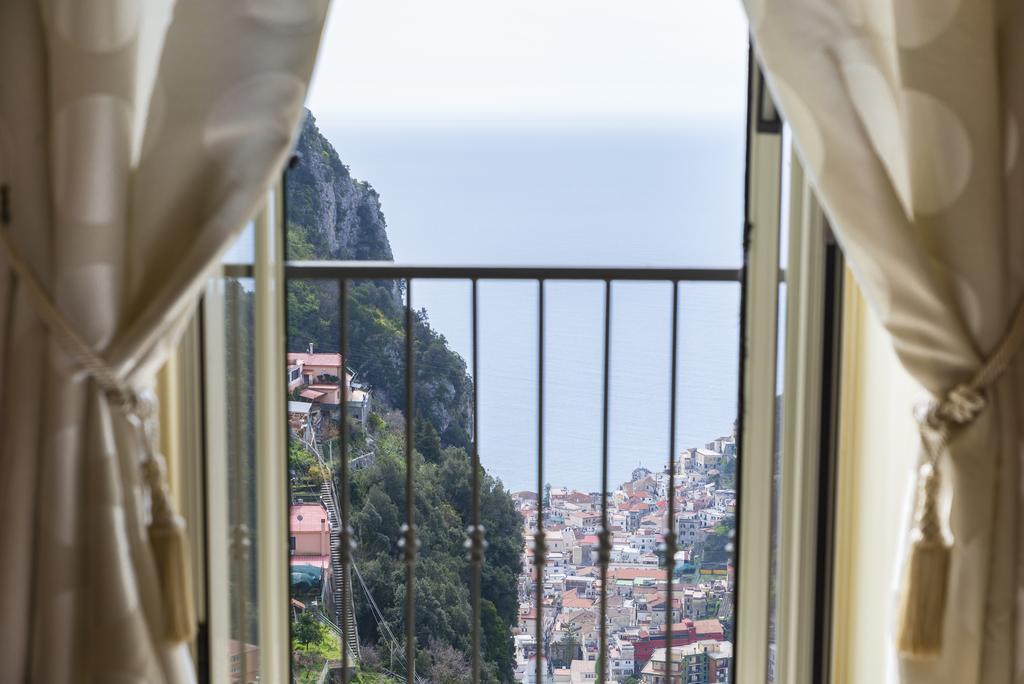 Il Paradiso Sul Mare Apartment Scala Bagian luar foto