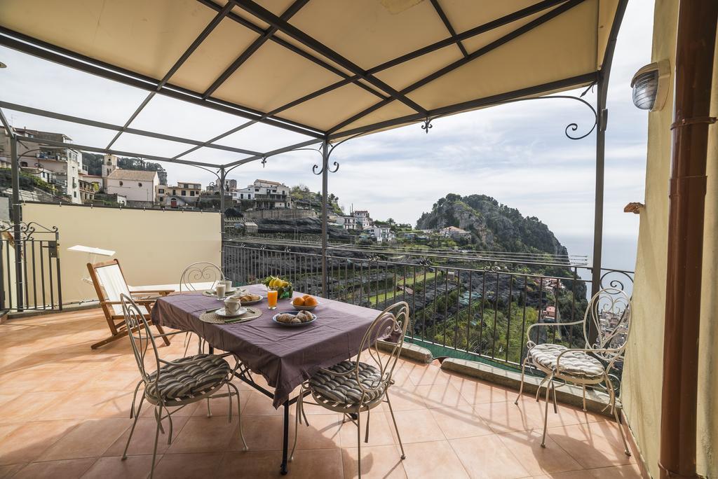 Il Paradiso Sul Mare Apartment Scala Bagian luar foto