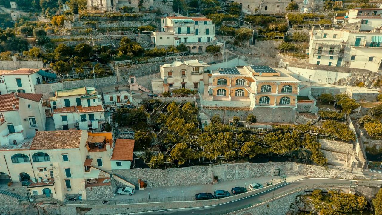 Il Paradiso Sul Mare Apartment Scala Bagian luar foto