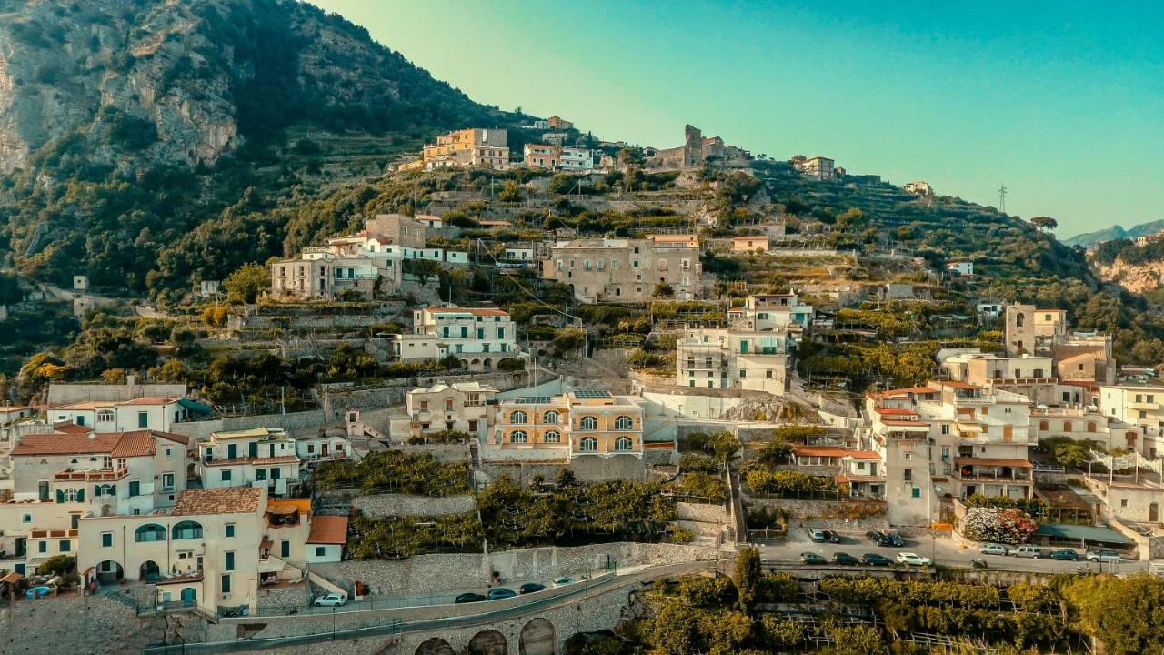 Il Paradiso Sul Mare Apartment Scala Bagian luar foto