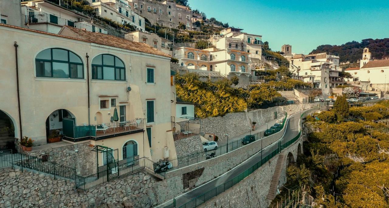 Il Paradiso Sul Mare Apartment Scala Bagian luar foto